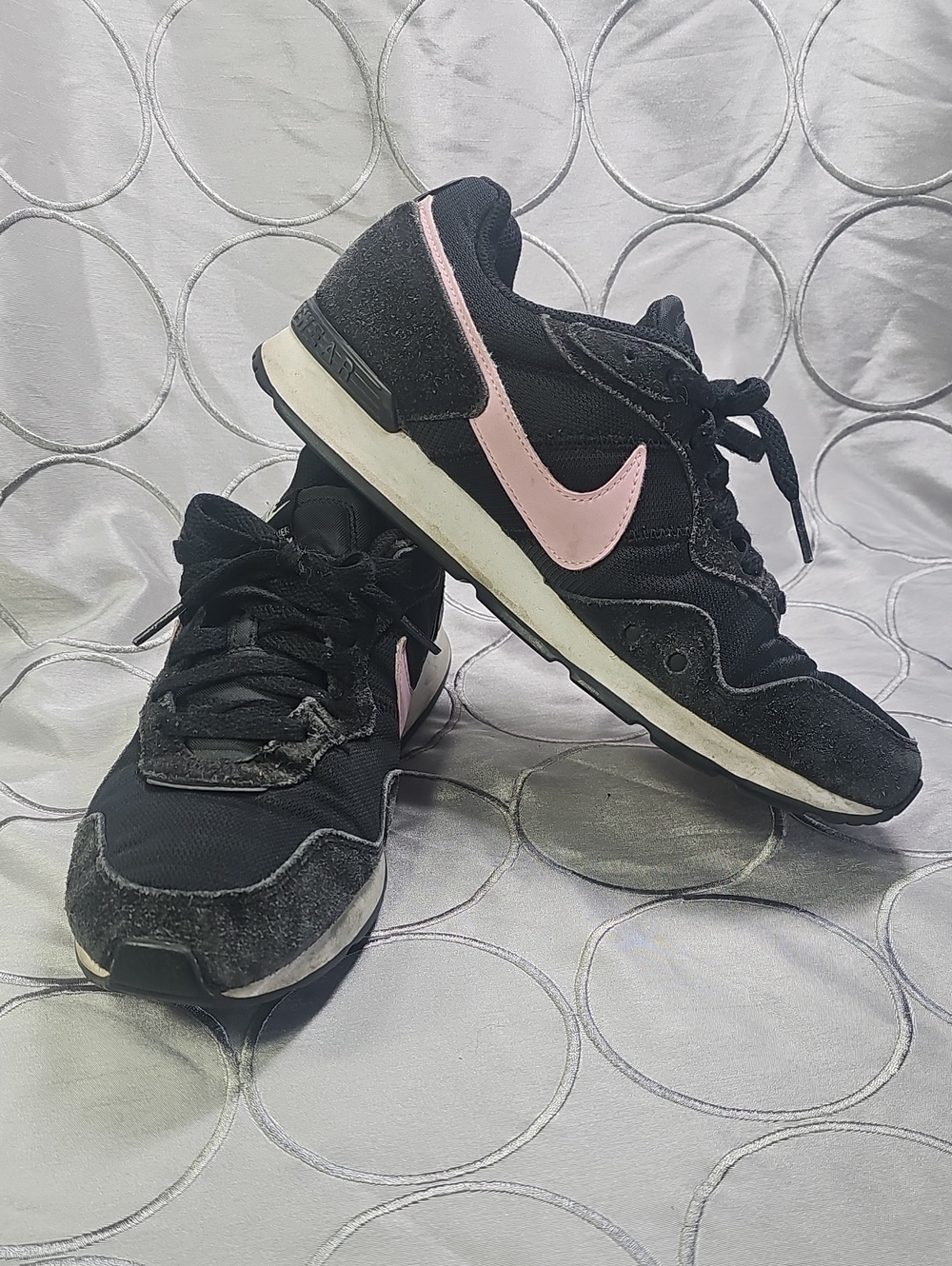 Nike Venture Retro Runner in Navy, Black & White Women's Size 8 J36